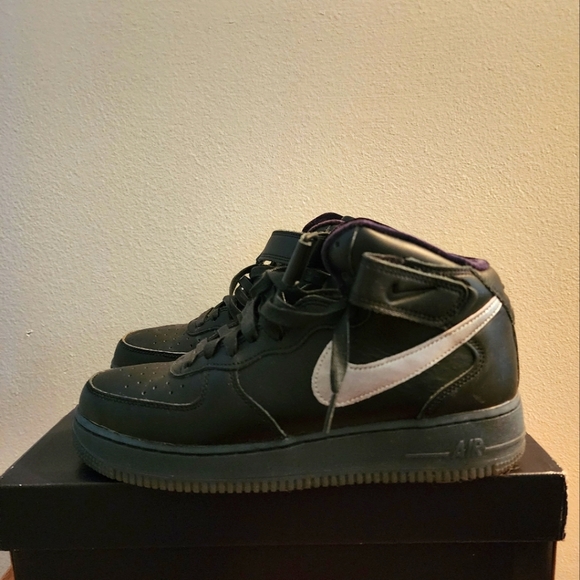 Air Force 1 - Picture 2 of 5